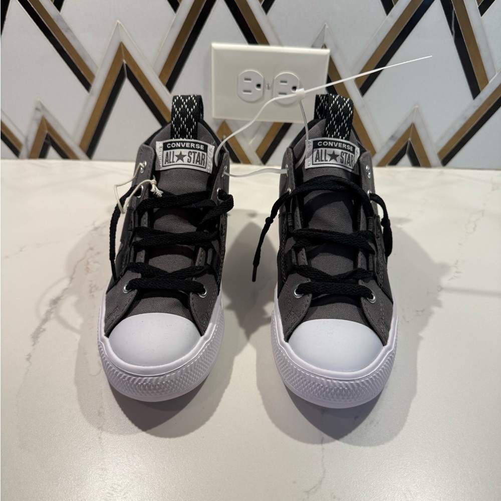 LAST DAY SALE- NWOT Kids Comfort Cushion Converse - 3Y